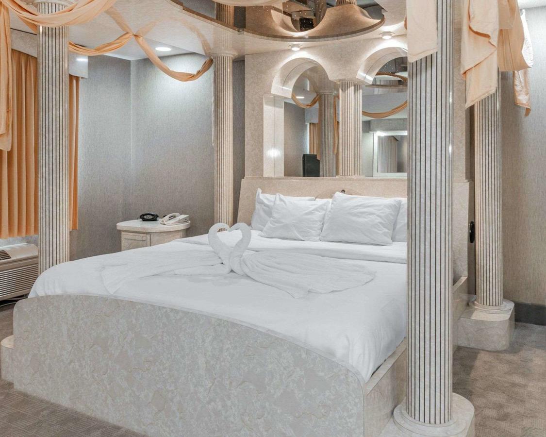 Comfort Suites North Elkhart - thumb 40