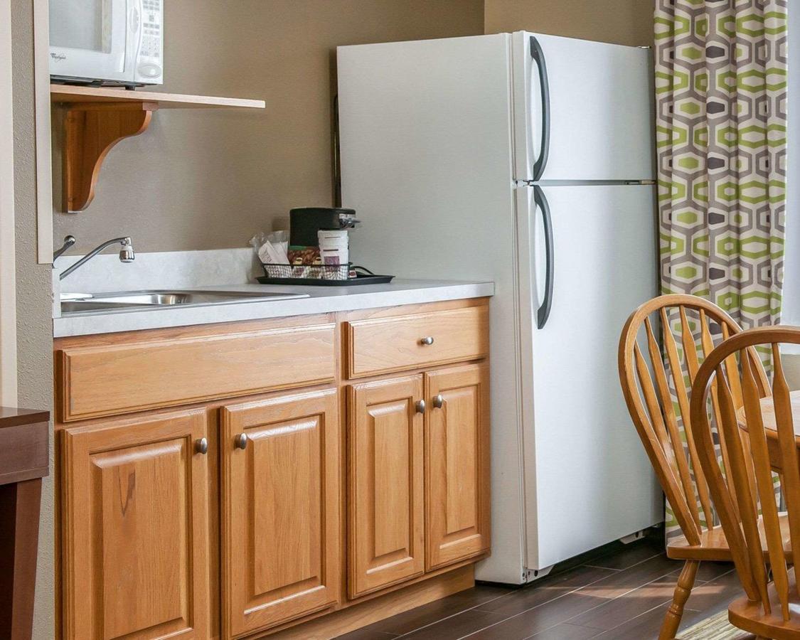 Comfort Suites North Elkhart - thumb 36