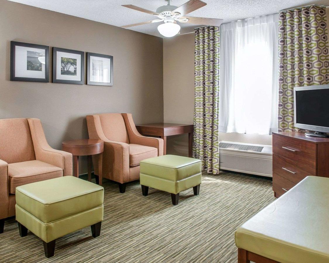 Comfort Suites North Elkhart - thumb 32