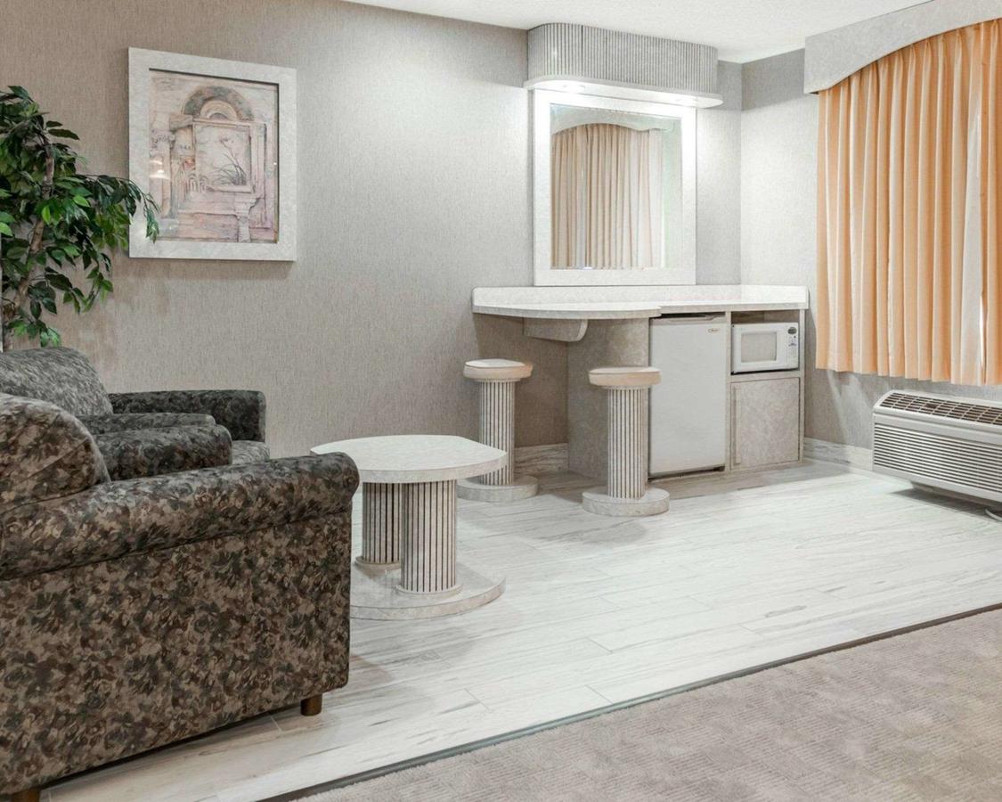 Comfort Suites North Elkhart - thumb 42