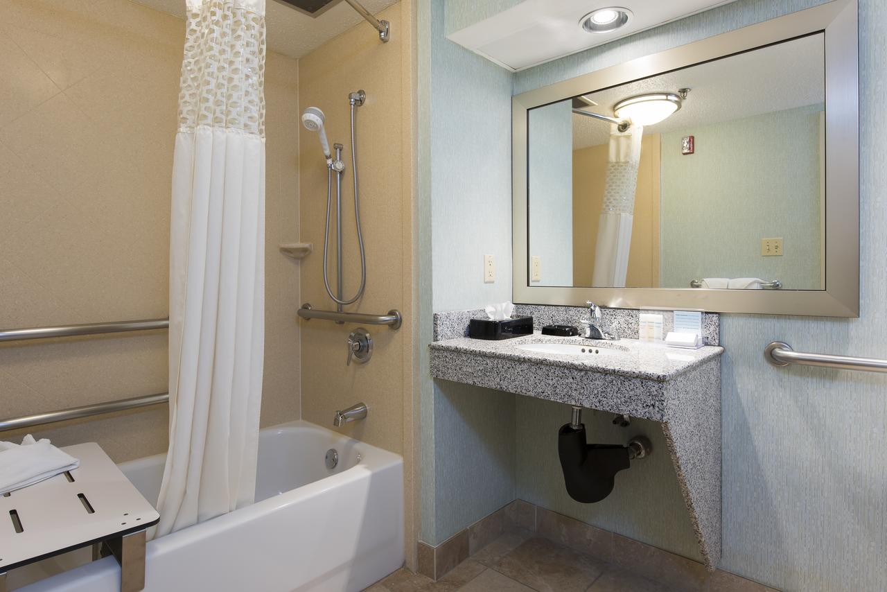 Hampton Inn & Suites Kokomo - thumb 32