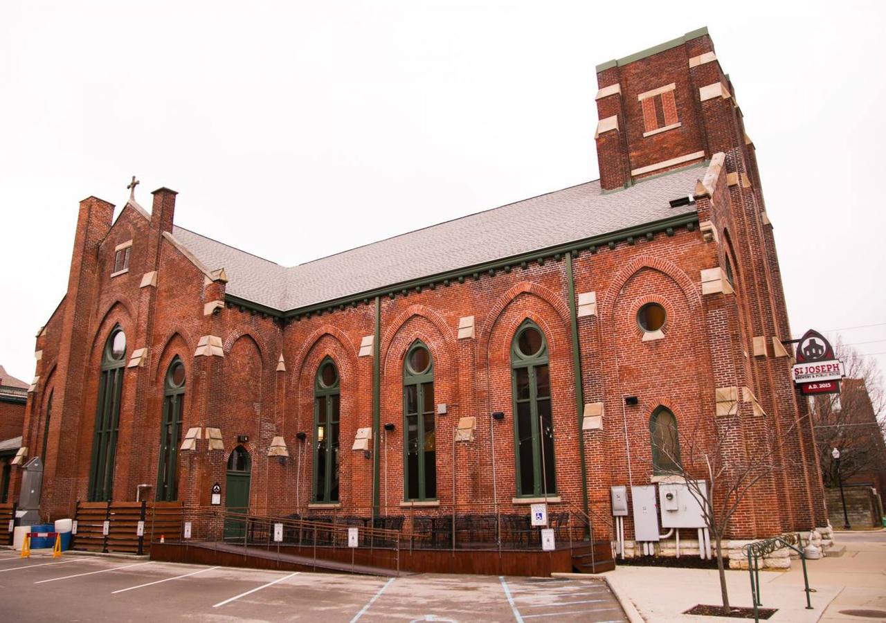 URBAN DECO 1BR APT IN HISTORIC LOCKERBIE DISTRICT - thumb 2