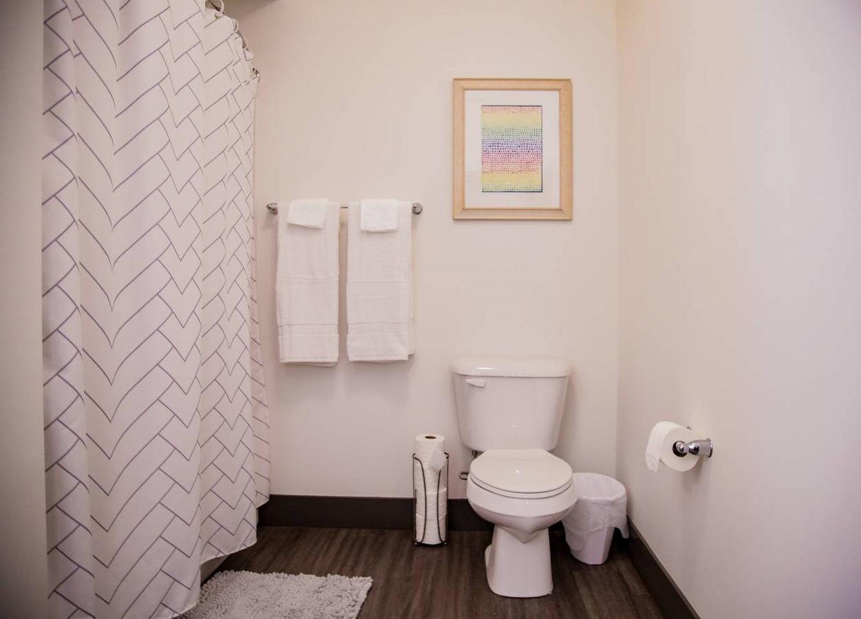 URBAN DECO 1BR APT IN HISTORIC LOCKERBIE DISTRICT - thumb 10