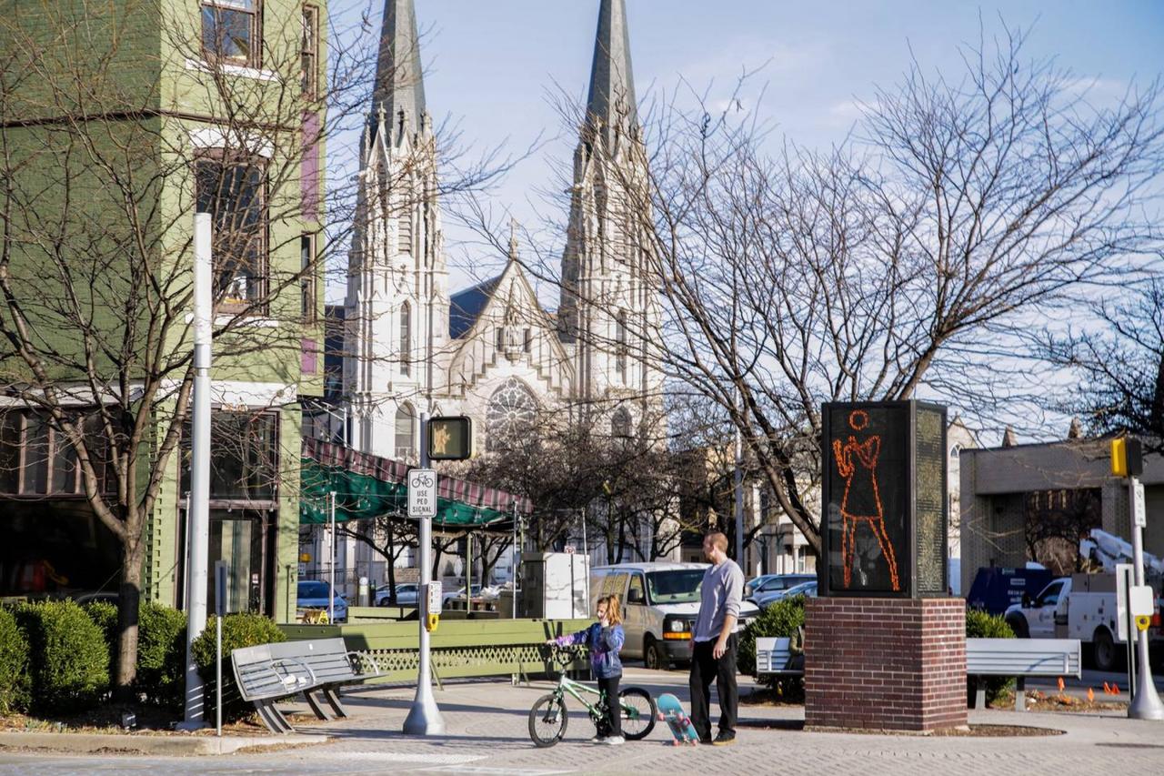 URBAN DECO 1BR APT IN HISTORIC LOCKERBIE DISTRICT - thumb 9