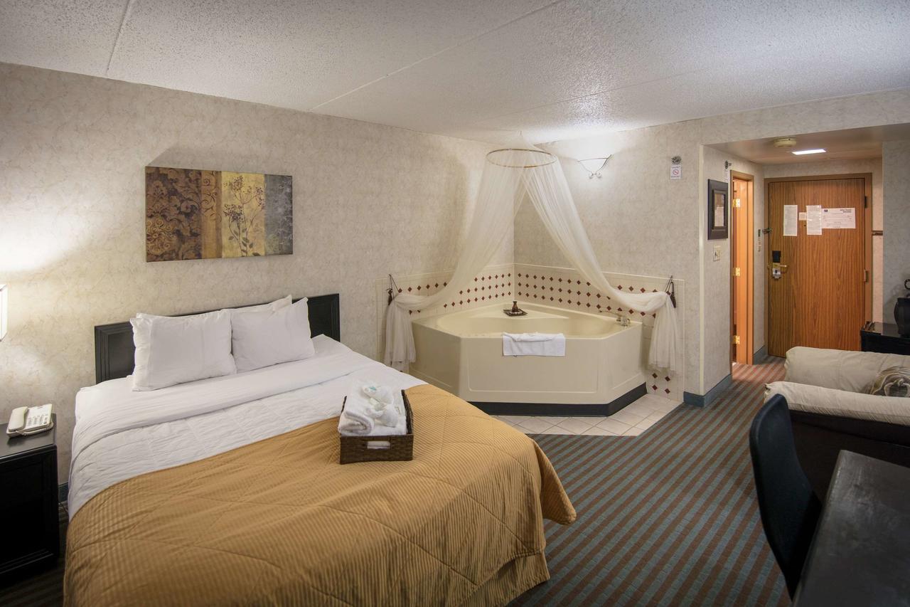 Ramada By Wyndham Cedar Rapids - thumb 22