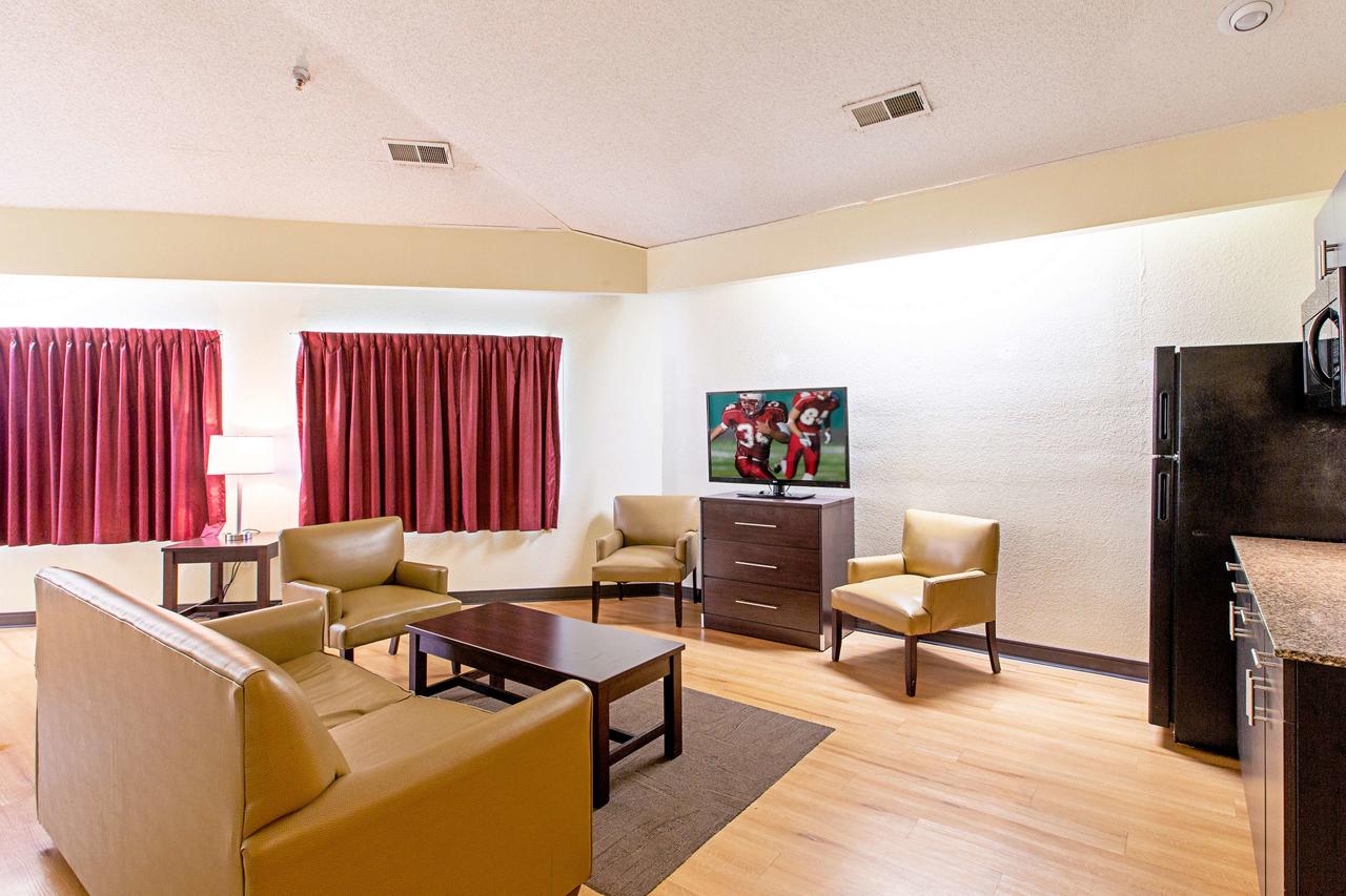 Red Roof Inn & Suites Omaha - Council Bluffs - thumb 24