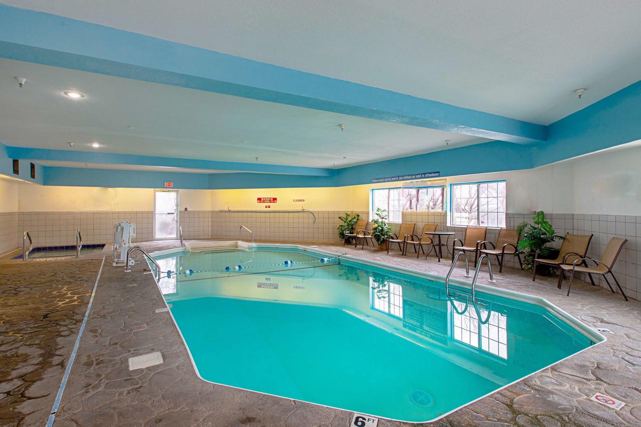 Red Roof Inn & Suites Omaha - Council Bluffs - thumb 22