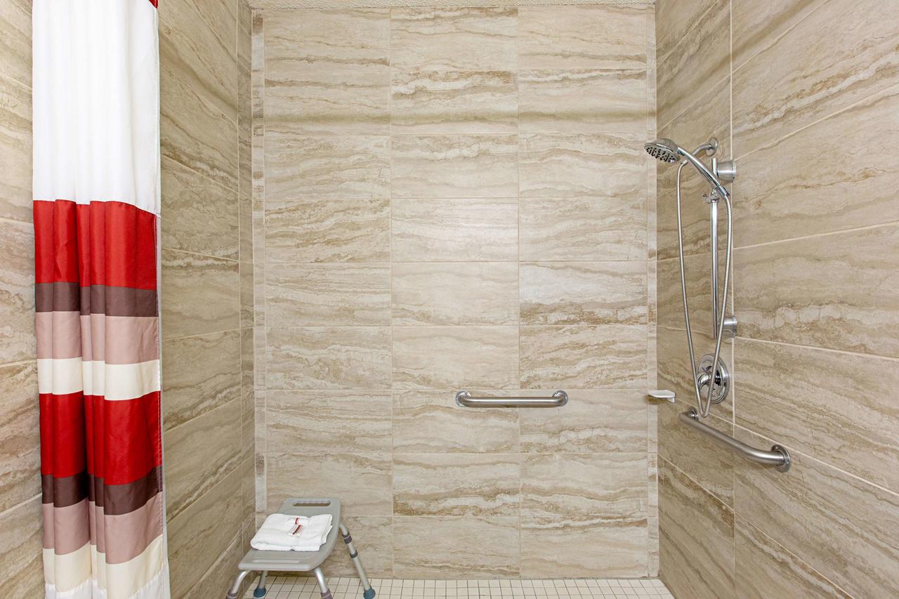 Red Roof Inn & Suites Omaha - Council Bluffs - thumb 21