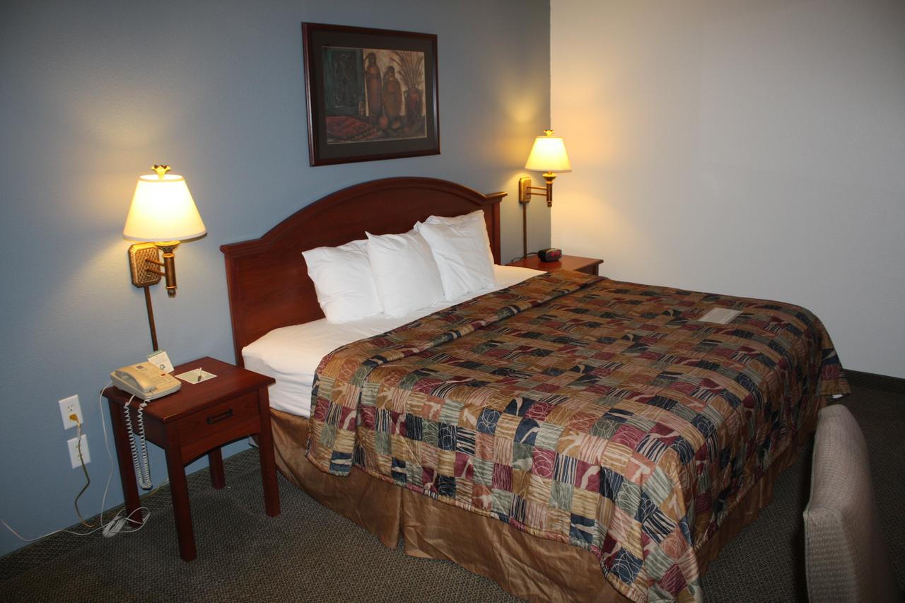 Estherville Hotel & Suites - thumb 16