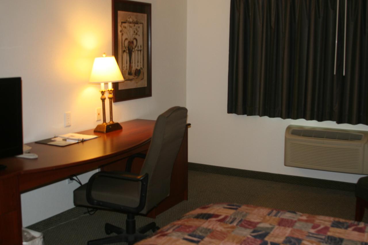 Estherville Hotel & Suites - thumb 41