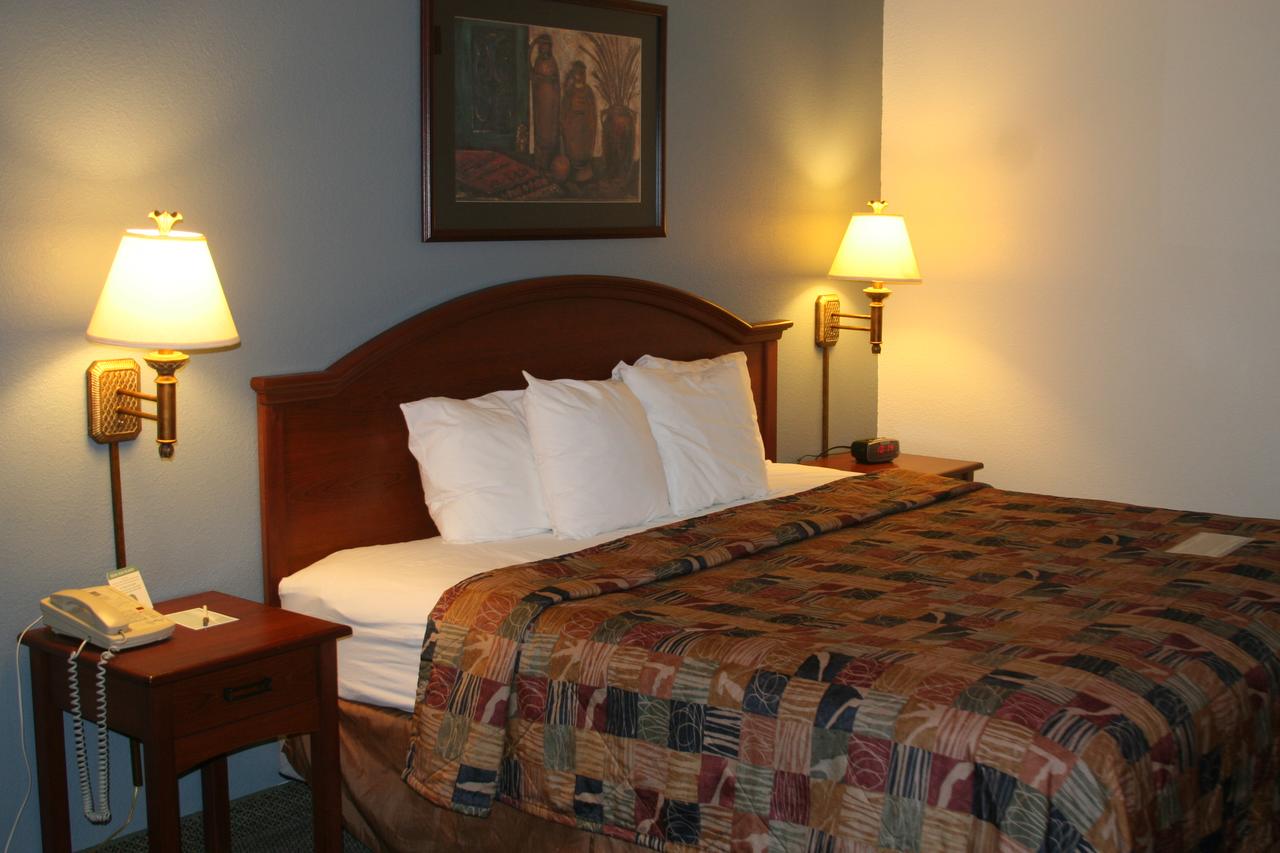 Estherville Hotel & Suites - thumb 13