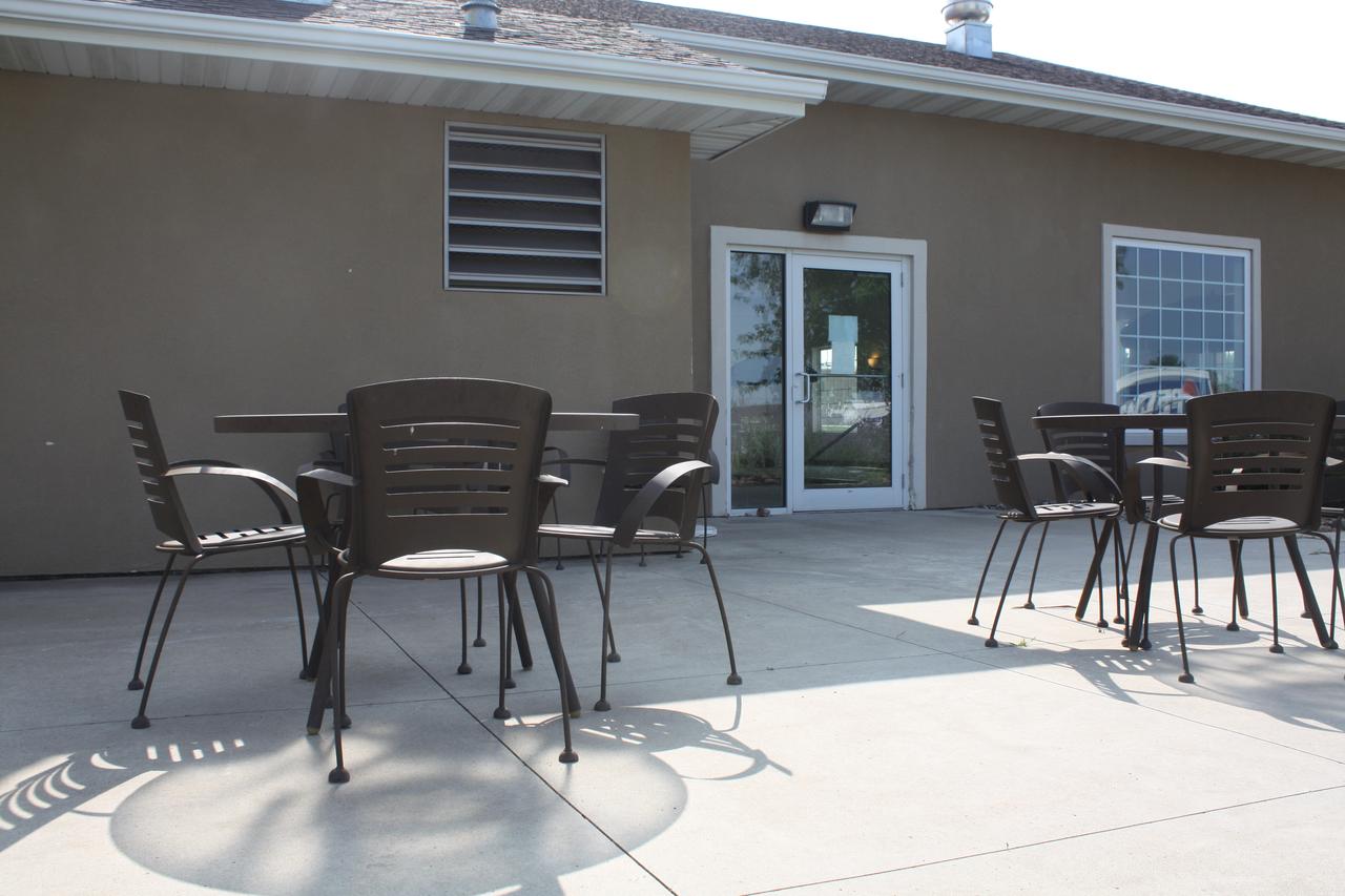 Estherville Hotel & Suites - thumb 44