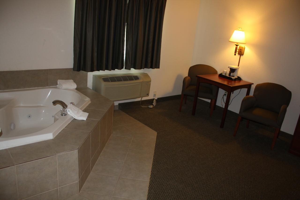 Estherville Hotel & Suites - thumb 32