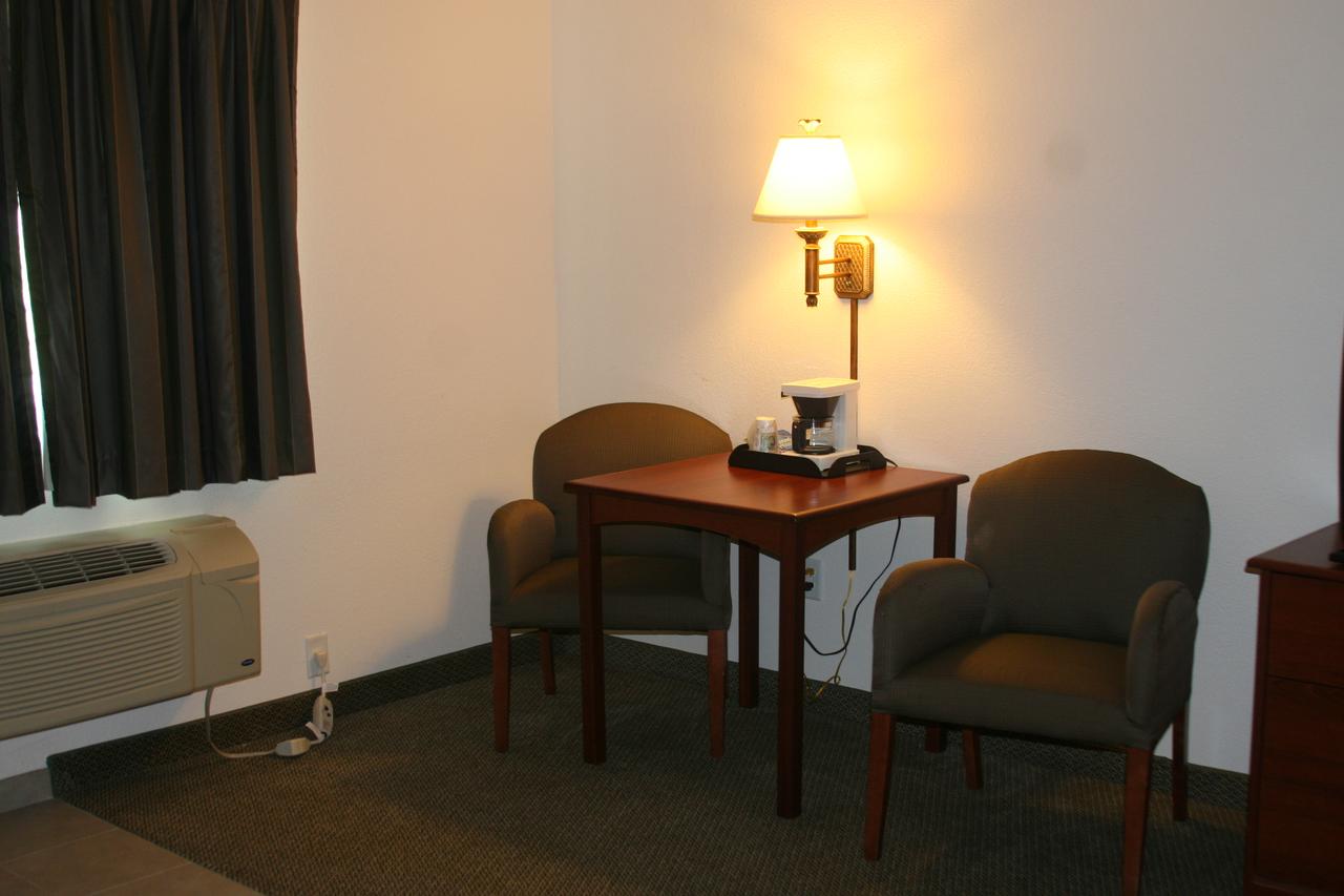 Estherville Hotel & Suites - thumb 34