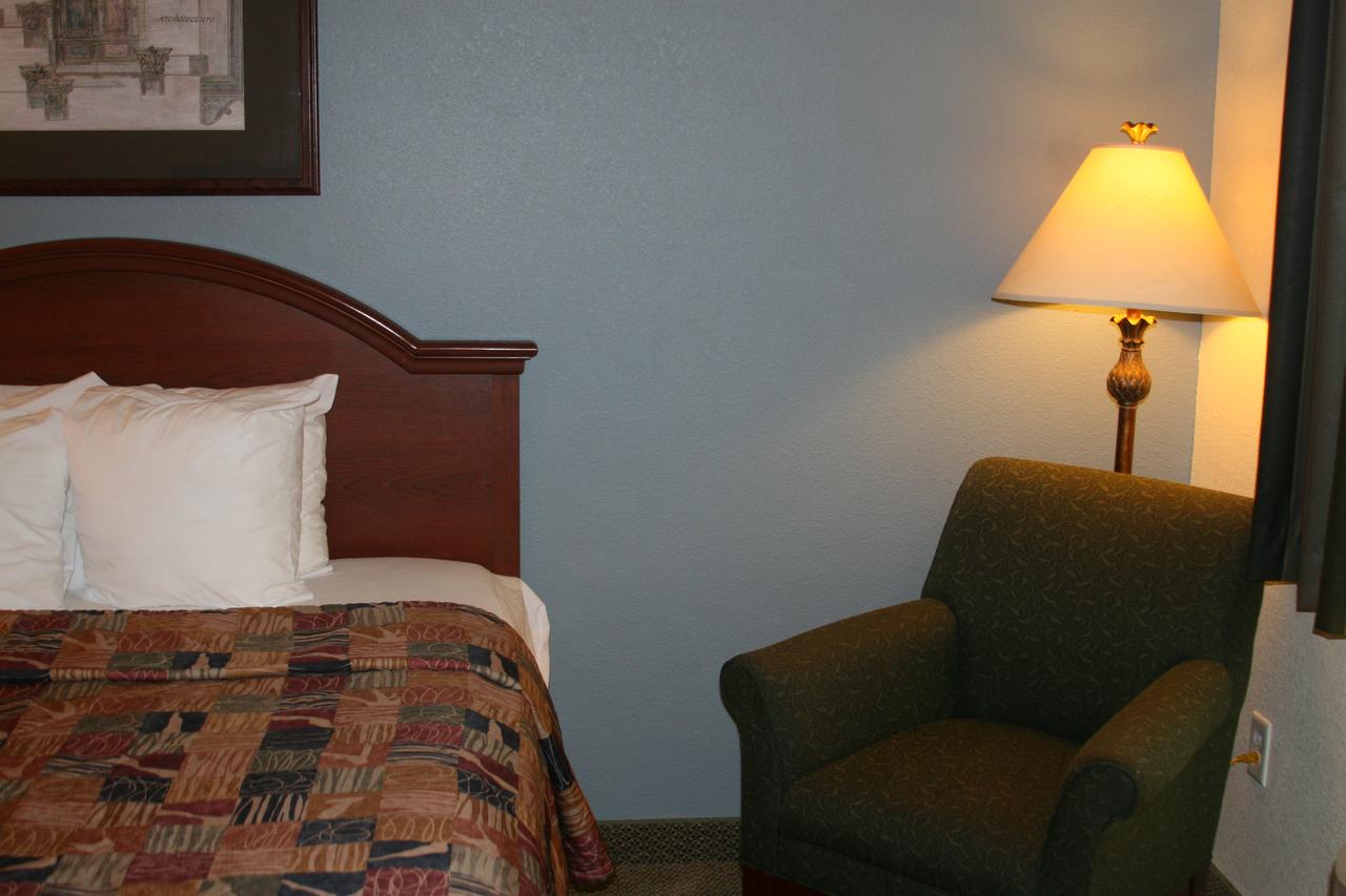 Estherville Hotel & Suites - thumb 8