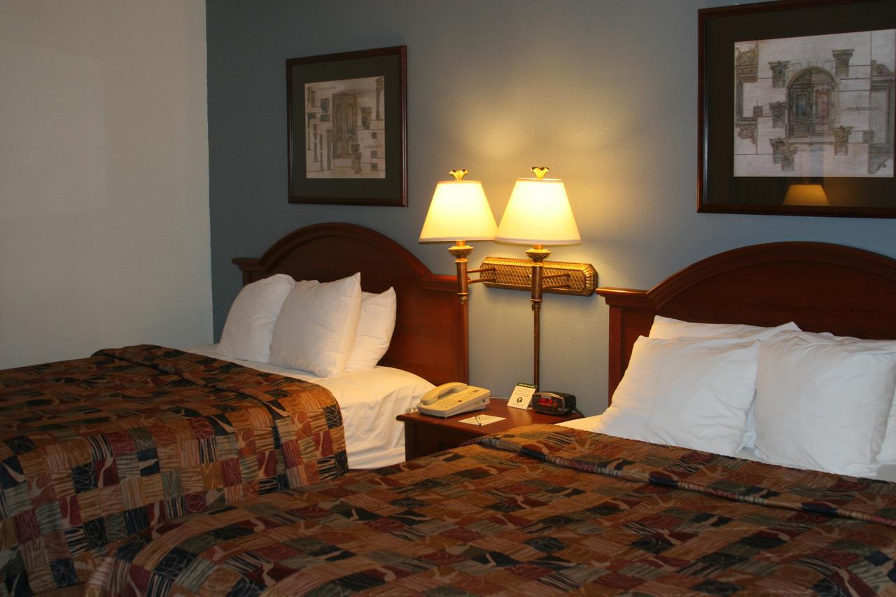 Estherville Hotel & Suites - thumb 12