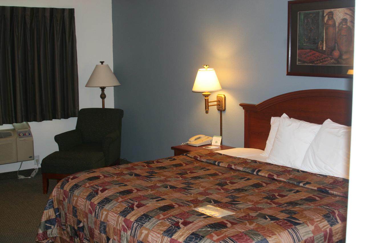 Estherville Hotel & Suites - thumb 7