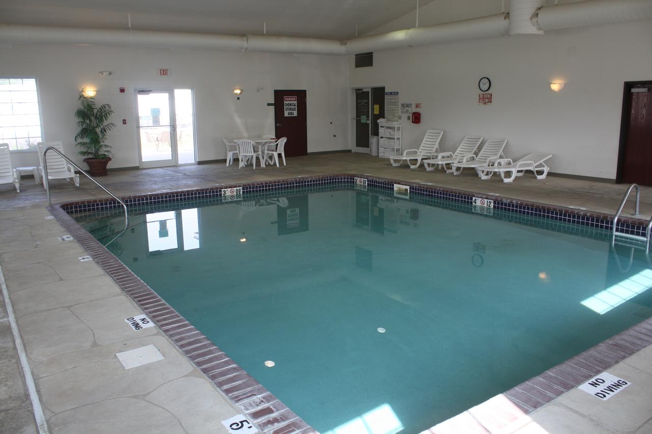 Estherville Hotel & Suites - thumb 2