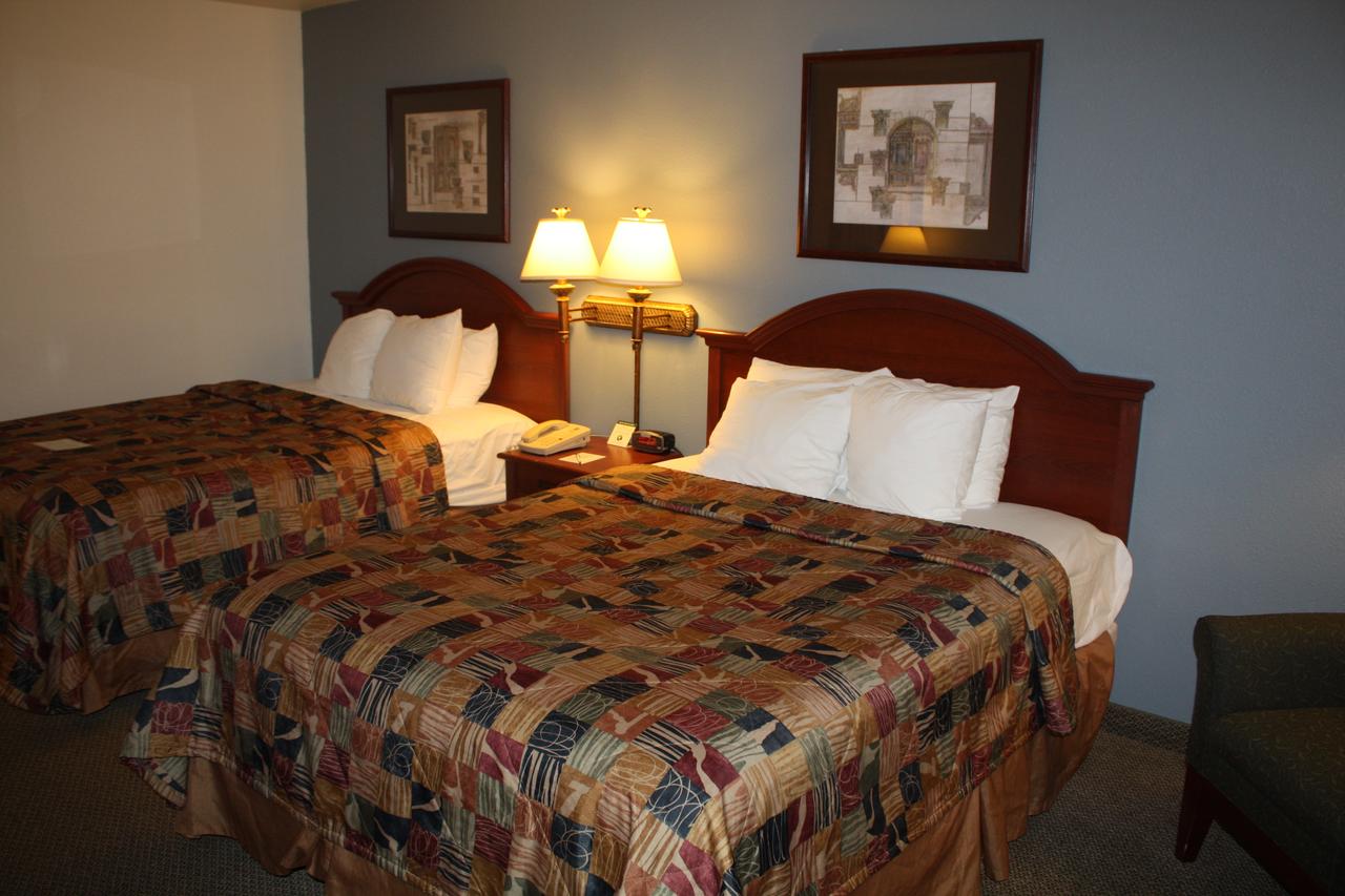 Estherville Hotel & Suites - thumb 11