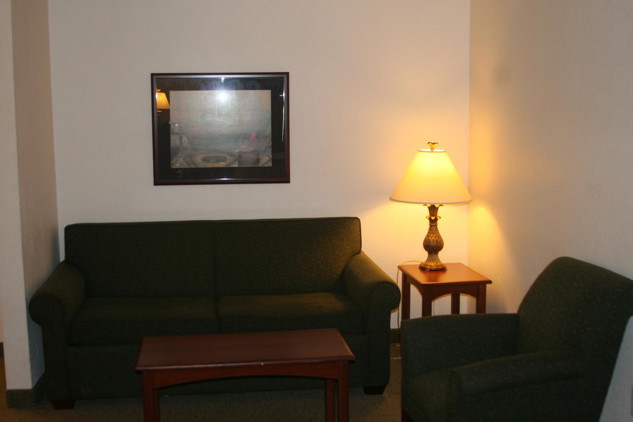 Estherville Hotel & Suites - thumb 18