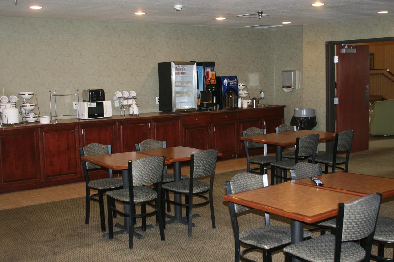 Estherville Hotel & Suites - thumb 37