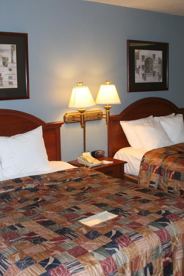 Estherville Hotel & Suites - thumb 15