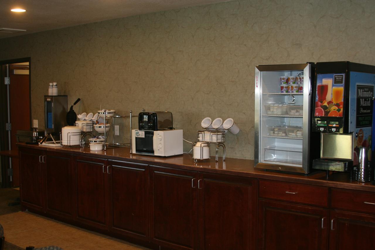 Estherville Hotel & Suites - thumb 43