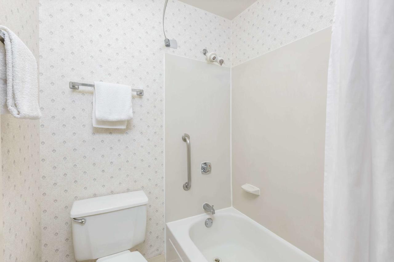 Days Inn By Wyndham Des Moines-West Clive - thumb 34