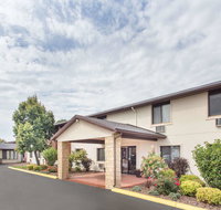 Baymont by Wyndham Dubuque - Tourism Bookings