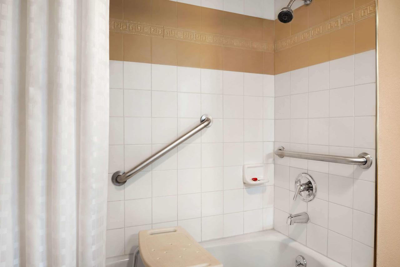 Super 8 By Wyndham Des Moines - thumb 24