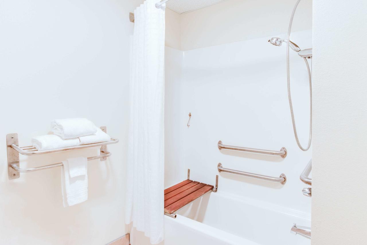 Super 8 By Wyndham Le Claire/Quad Cities - thumb 5