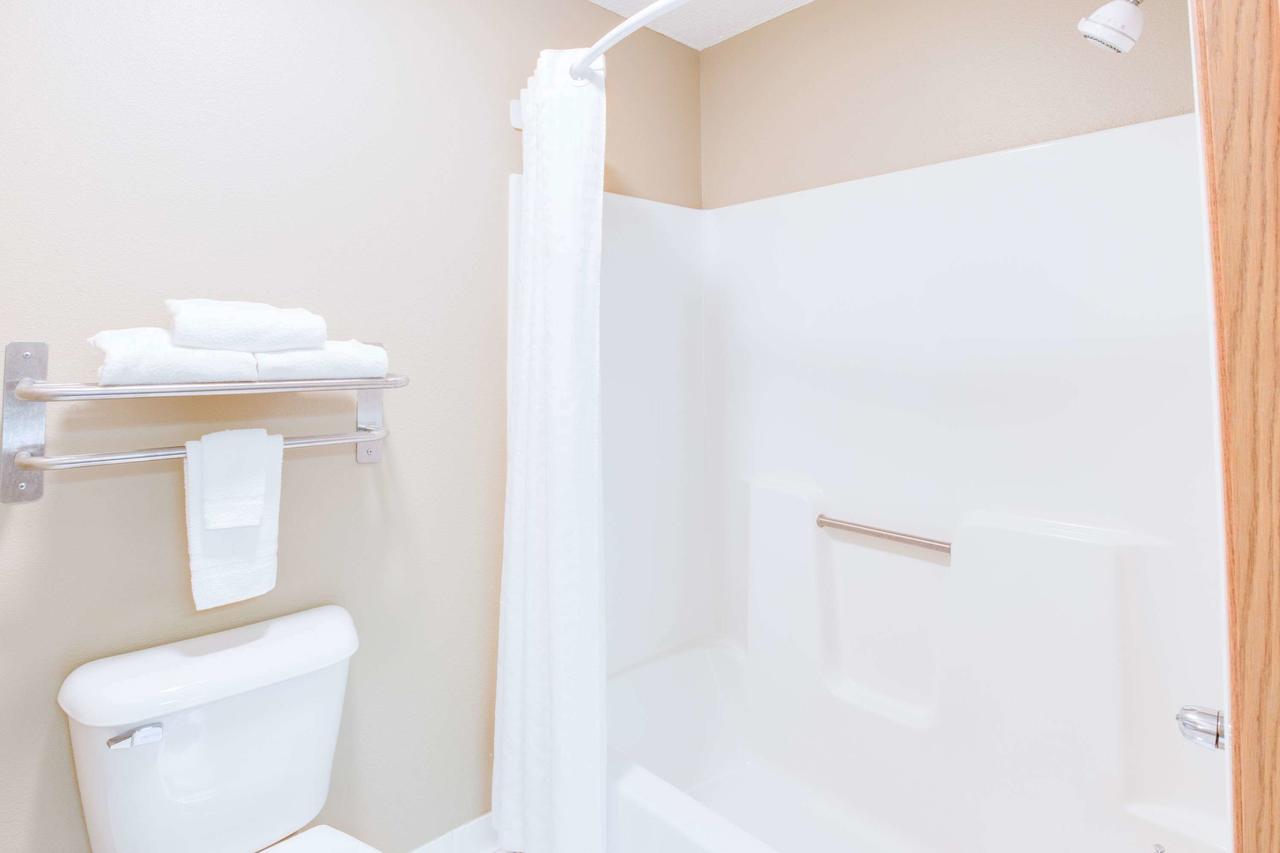 Super 8 By Wyndham Le Claire/Quad Cities - thumb 10