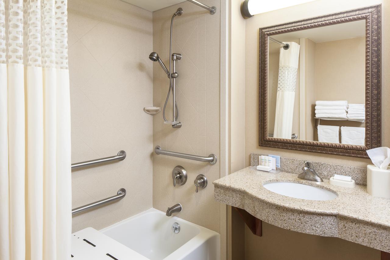 Hampton Inn Dubuque - thumb 28