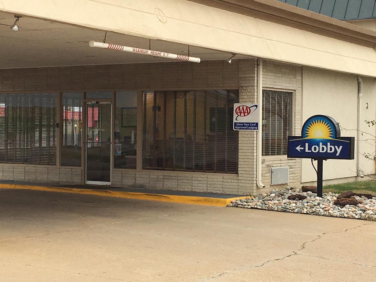 Days Inn By Wyndham Salina South - thumb 2
