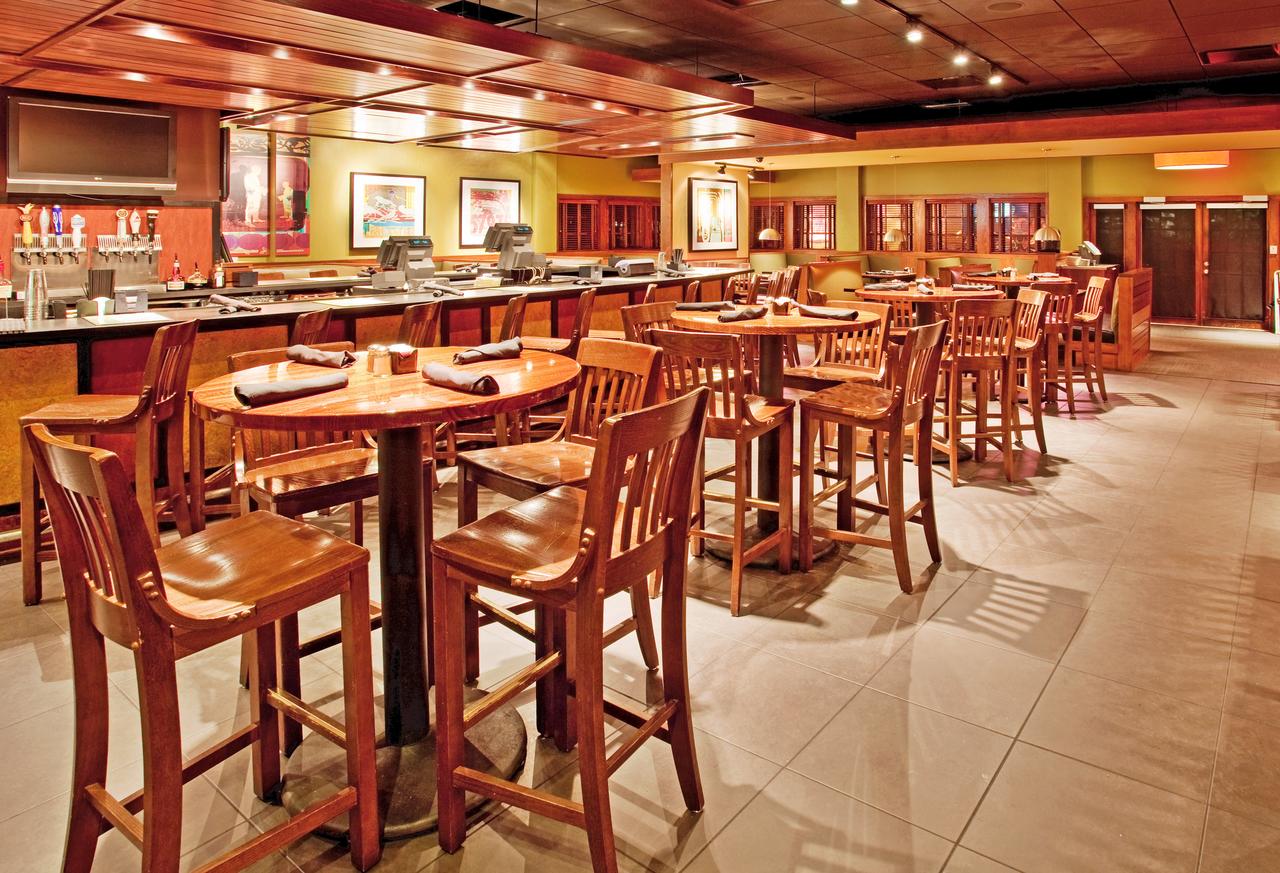 Holiday Inn At The Campus - thumb 11