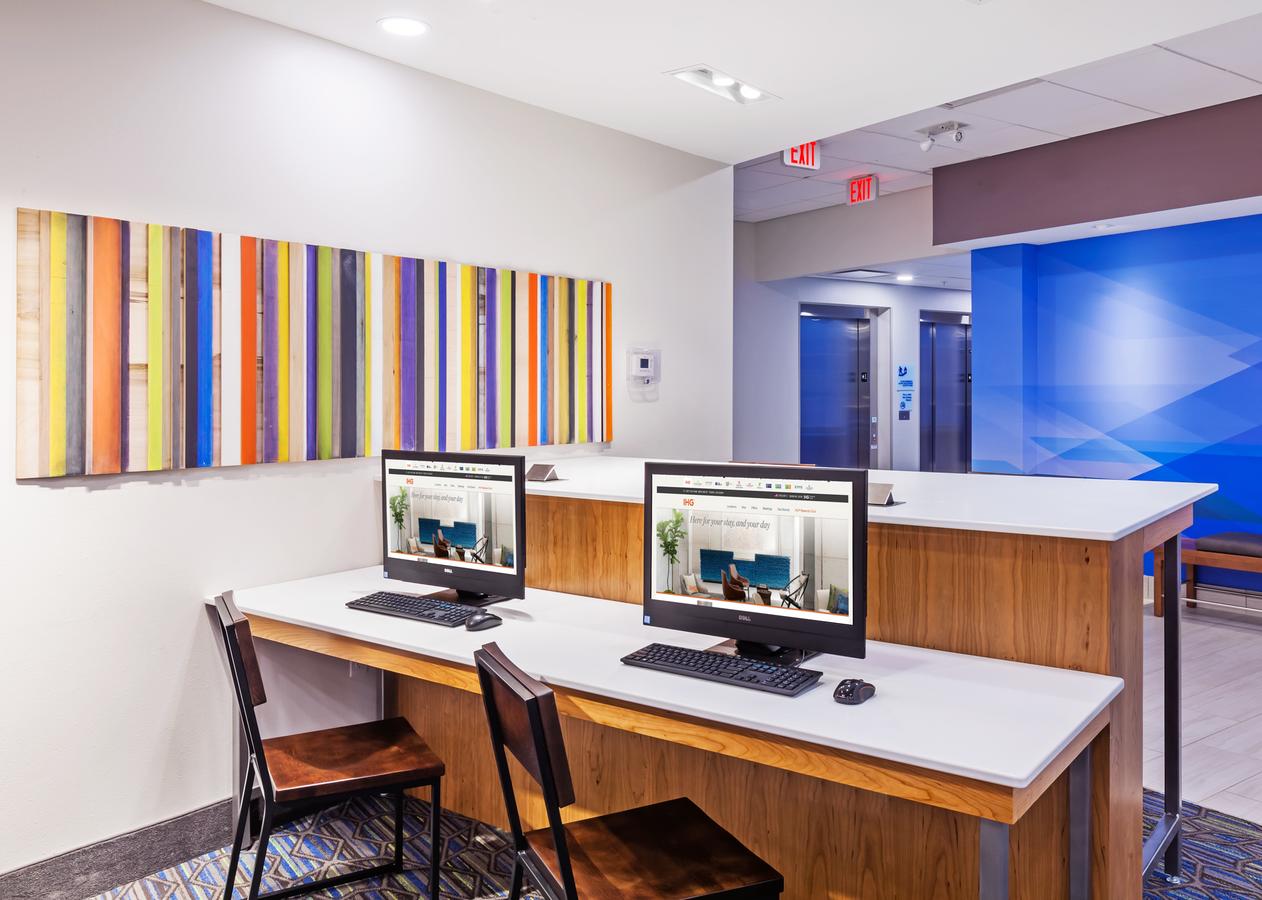 Holiday Inn Express & Suites - Lenexa - Overland Park Area - thumb 4