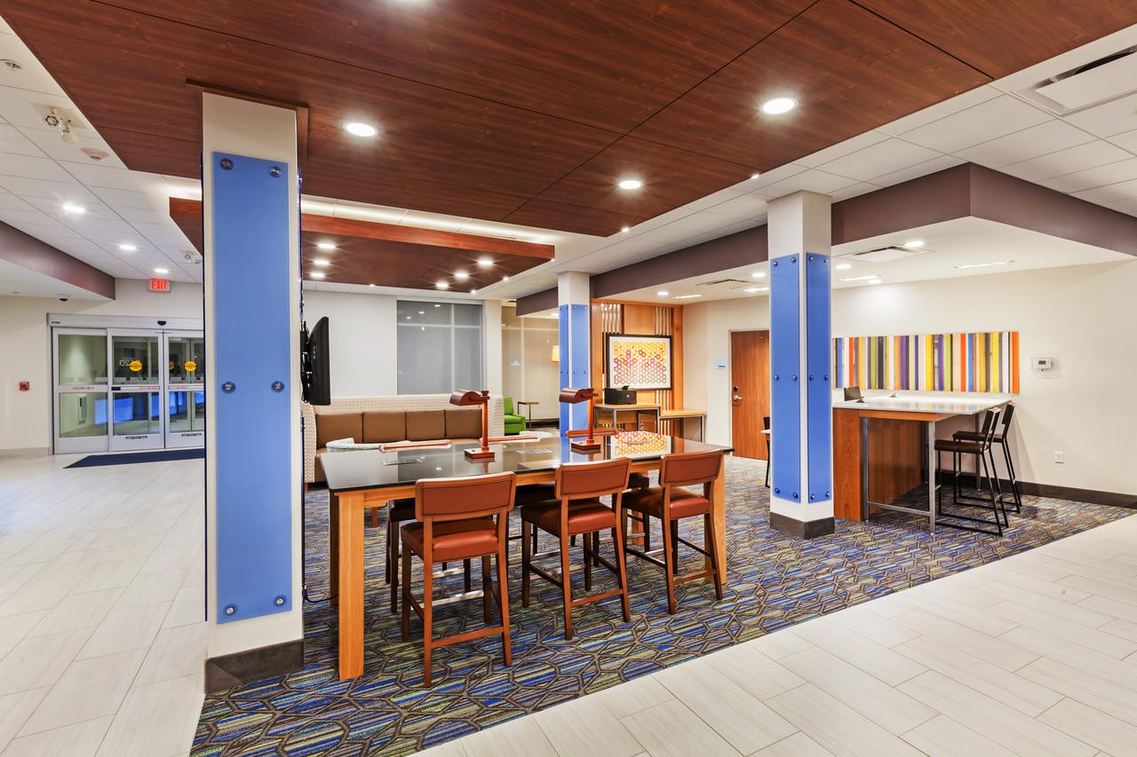Holiday Inn Express & Suites - Lenexa - Overland Park Area - thumb 3