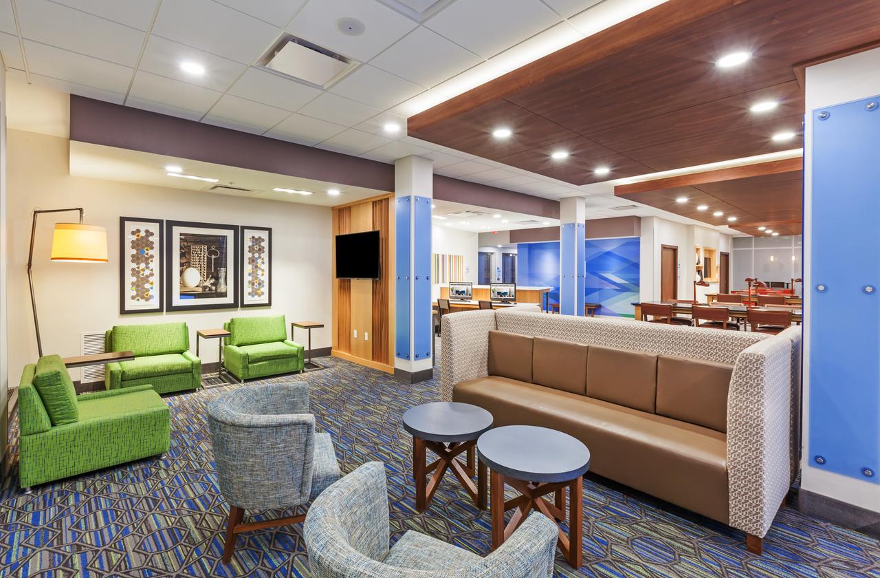 Holiday Inn Express & Suites - Lenexa - Overland Park Area - thumb 2