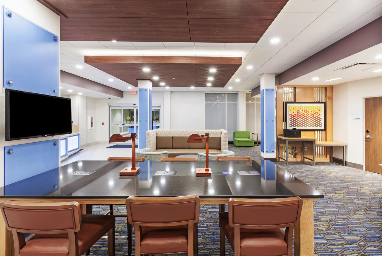 Holiday Inn Express & Suites - Lenexa - Overland Park Area - thumb 10