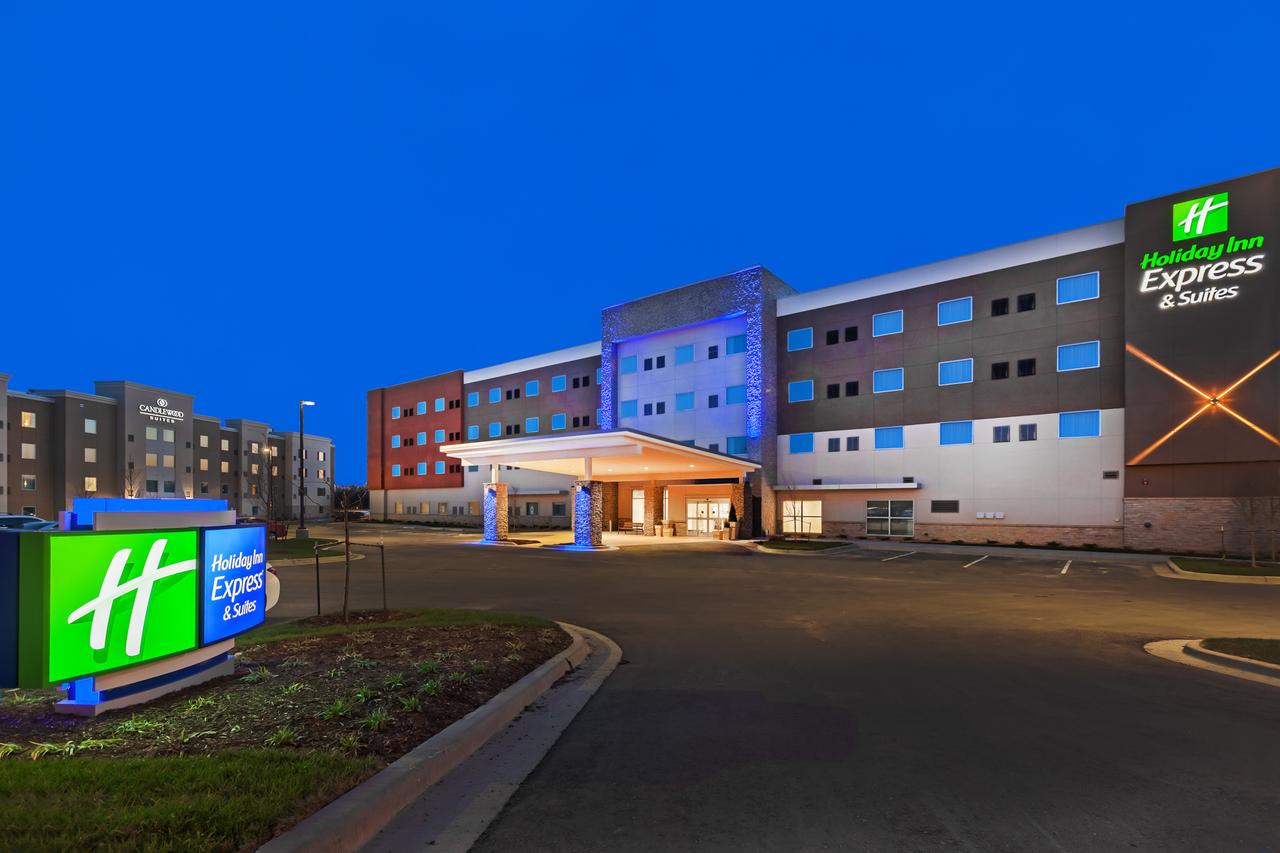 Holiday Inn Express & Suites - Lenexa - Overland Park Area - thumb 0