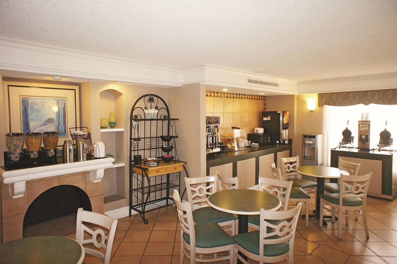 La Quinta Inn By Wyndham Kansas City Lenexa - thumb 2