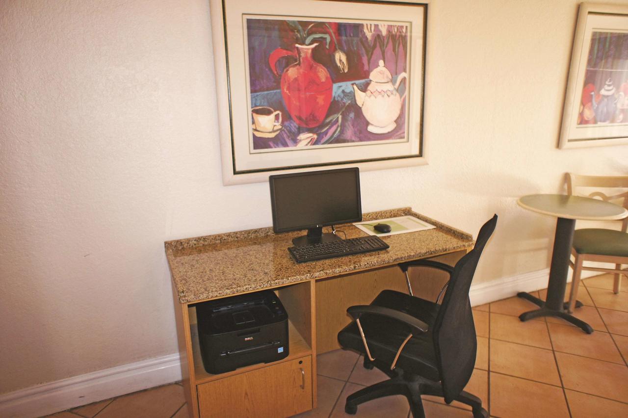 La Quinta Inn By Wyndham Kansas City Lenexa - thumb 10