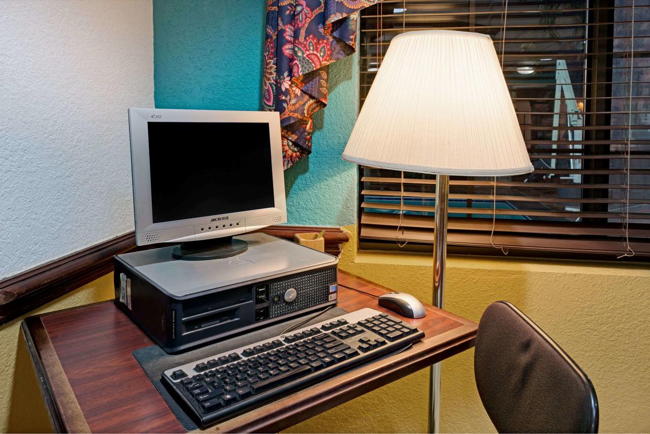 Super 8 By Wyndham Overland Park KC Area/Convention Center - thumb 13