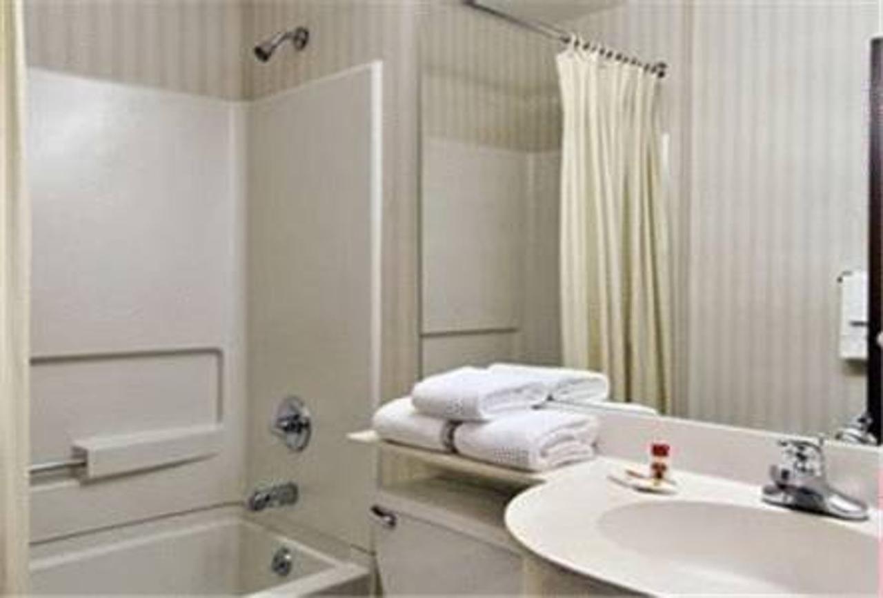 Super 8 By Wyndham Overland Park KC Area/Convention Center - thumb 10