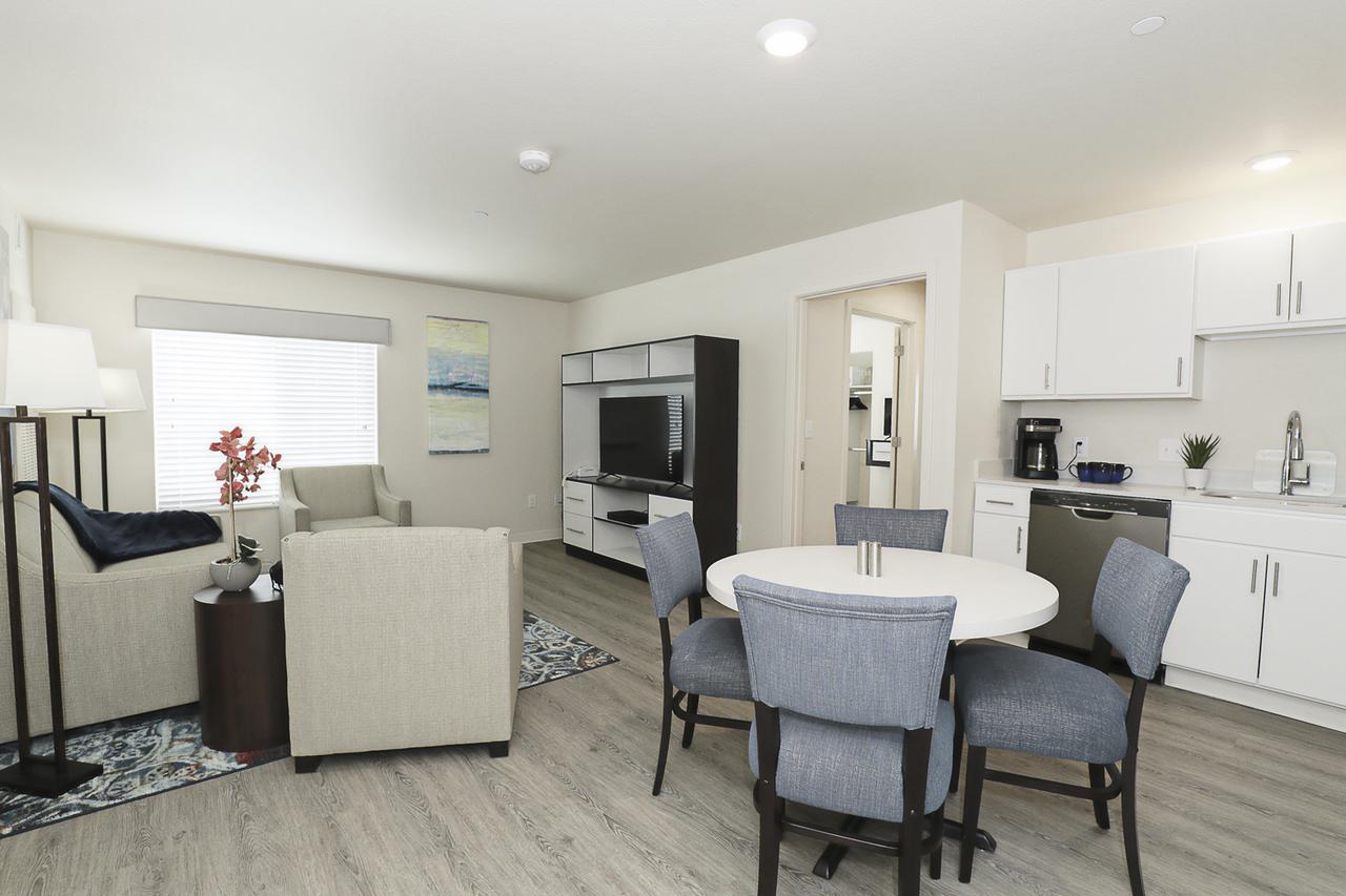 WaterWalk- Kansas City- Overland Park - thumb 1