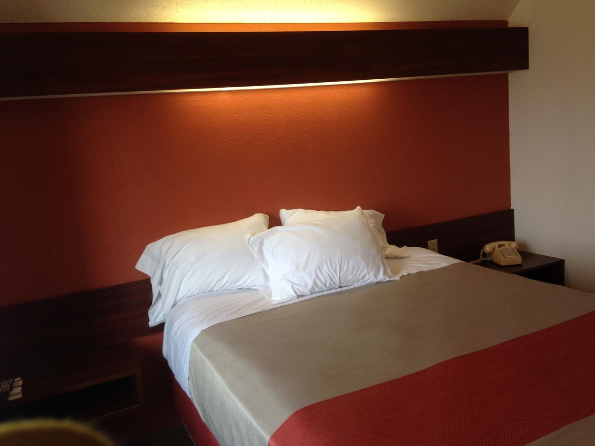 Motel 6 Olathe - thumb 9