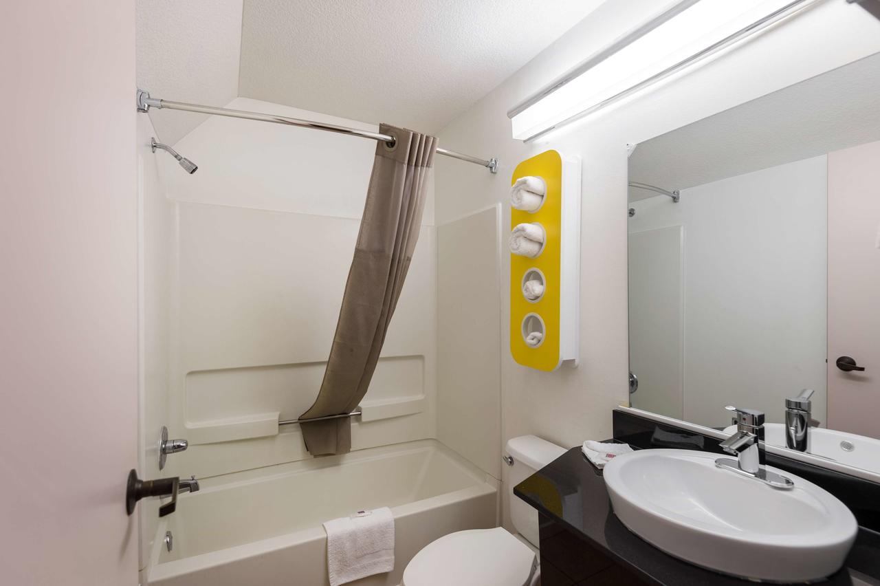 Motel 6 Olathe - thumb 17