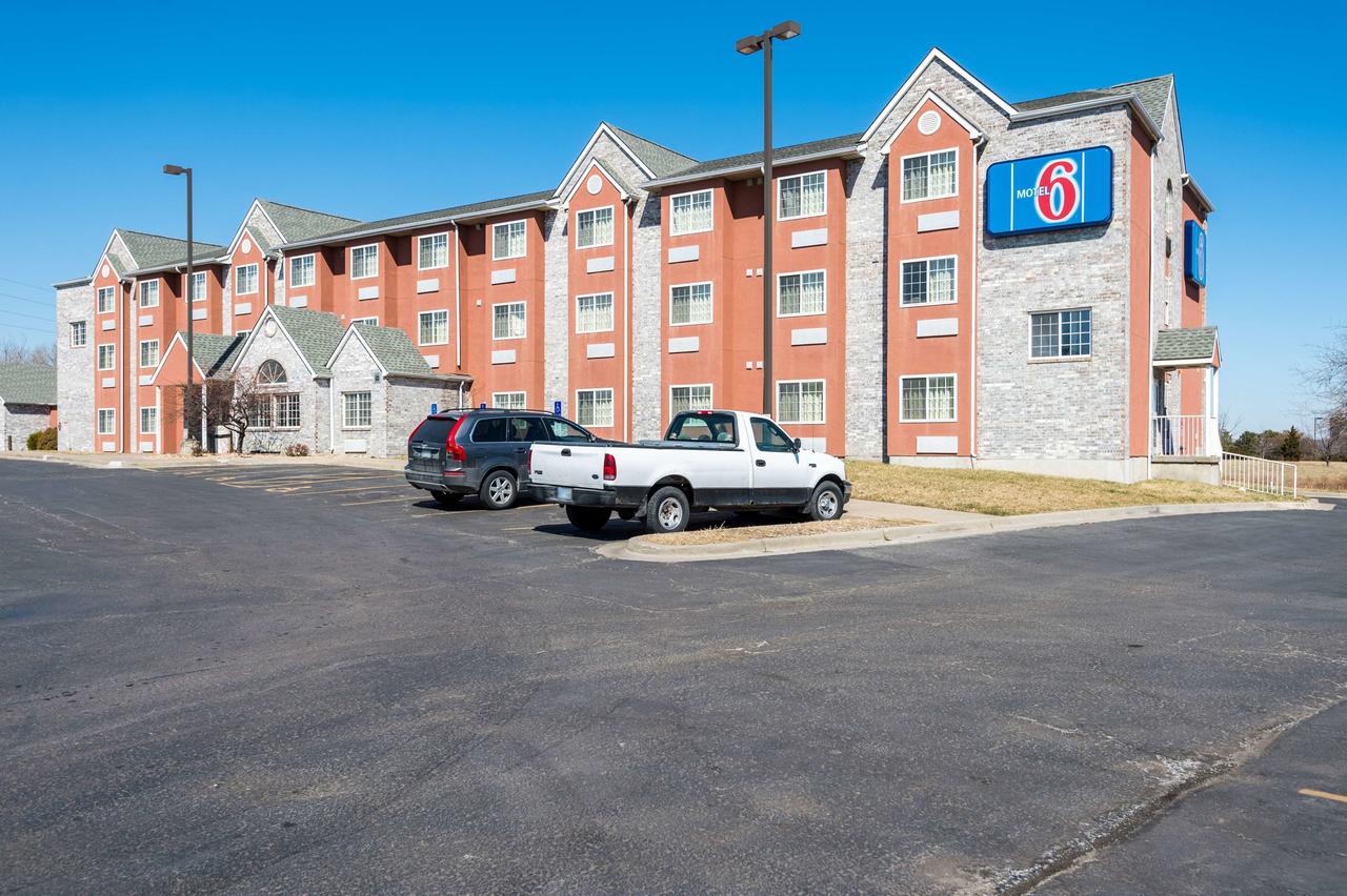 Motel 6 Olathe - thumb 39