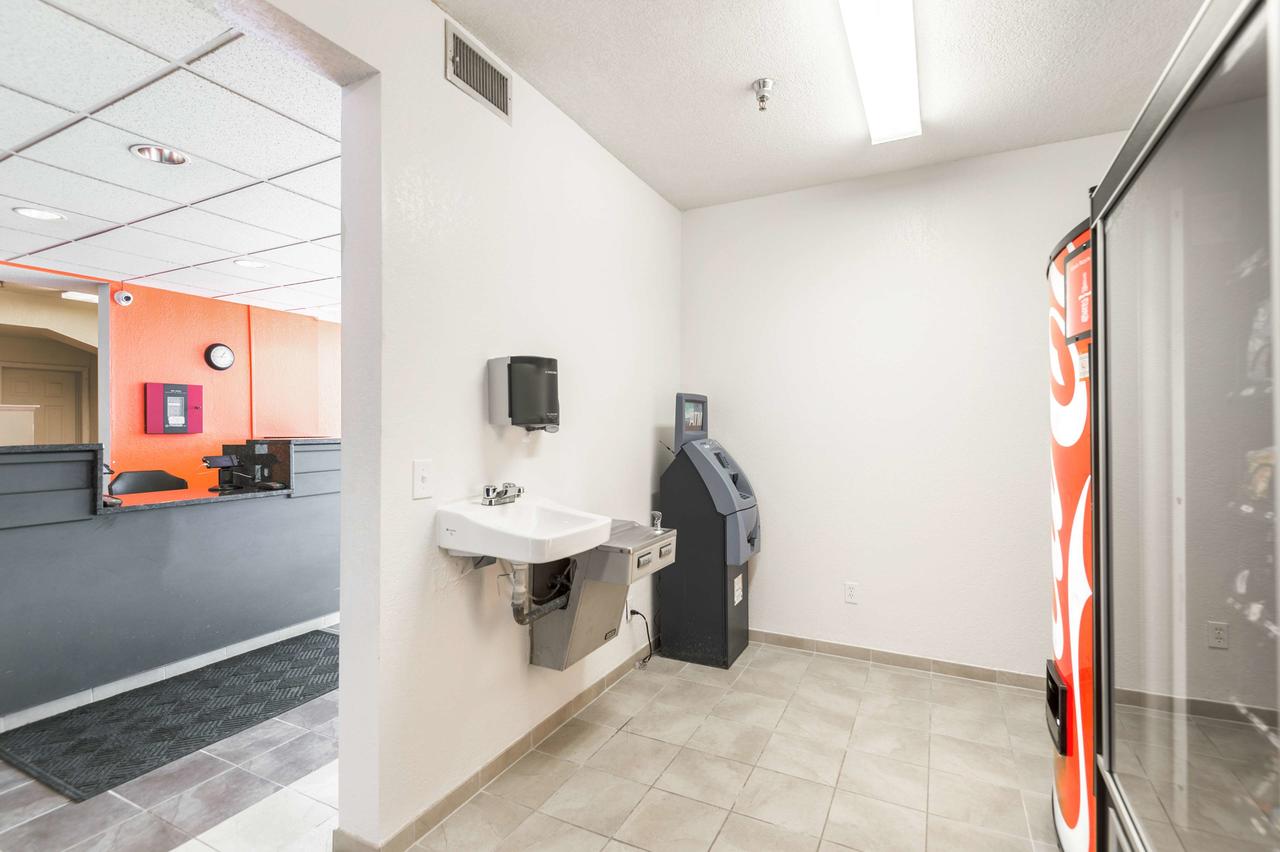 Motel 6 Olathe - thumb 0