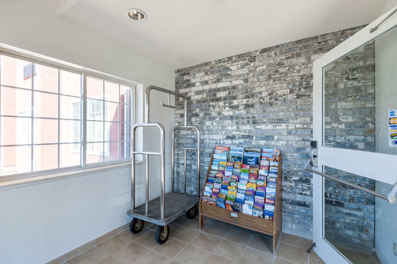 Motel 6 Olathe - thumb 35